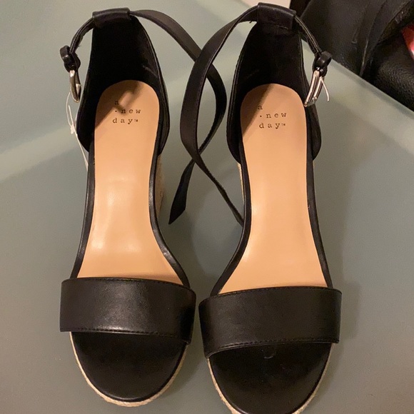 Black Wedge espadrilles - Picture 1 of 5